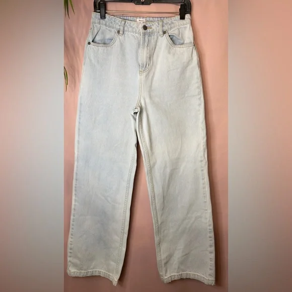 RVCA Vintage Wash Mom Jeans | Everyday Cool - Picture 1 of 5